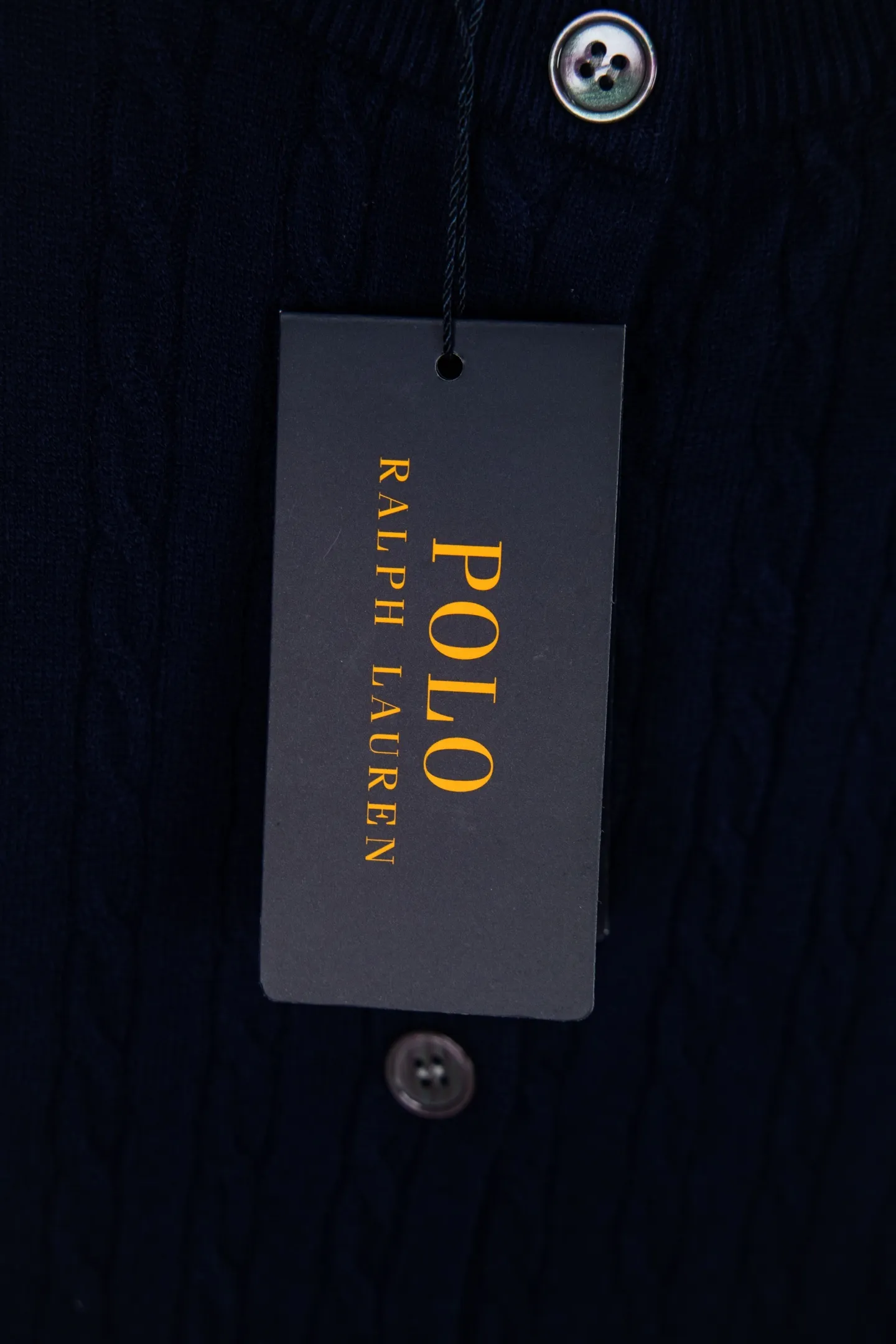 P190 Ralph Lauren Classic Round Neck Solid Color Pony Embroidered Logo Knitted Cardigan Long Sleeve Ralph Lauren Classic Basic Versatile Twist Knitted Cardigan Long Sleeve Main supply platform live broadcast Wholesale entity Replenish when out of stock Not removed from the shelves Quality 1:1 patterning Complete three standards Correct version of pony logo Imported quality cotton yarn Focus on high-end Cost-effective Good quality Needless to say Zhao Lusi's same style is really amazing, so sweet I'm so beautiful. This cardigan is really good-looking. It's simple and easy to wear. It's a must-have for goddess ootd. Good-looking clothes are never picky. A must-have in the wardrobe of goddesses. Size: S-XL. Color: black, apricot, gray, navy, red, white.